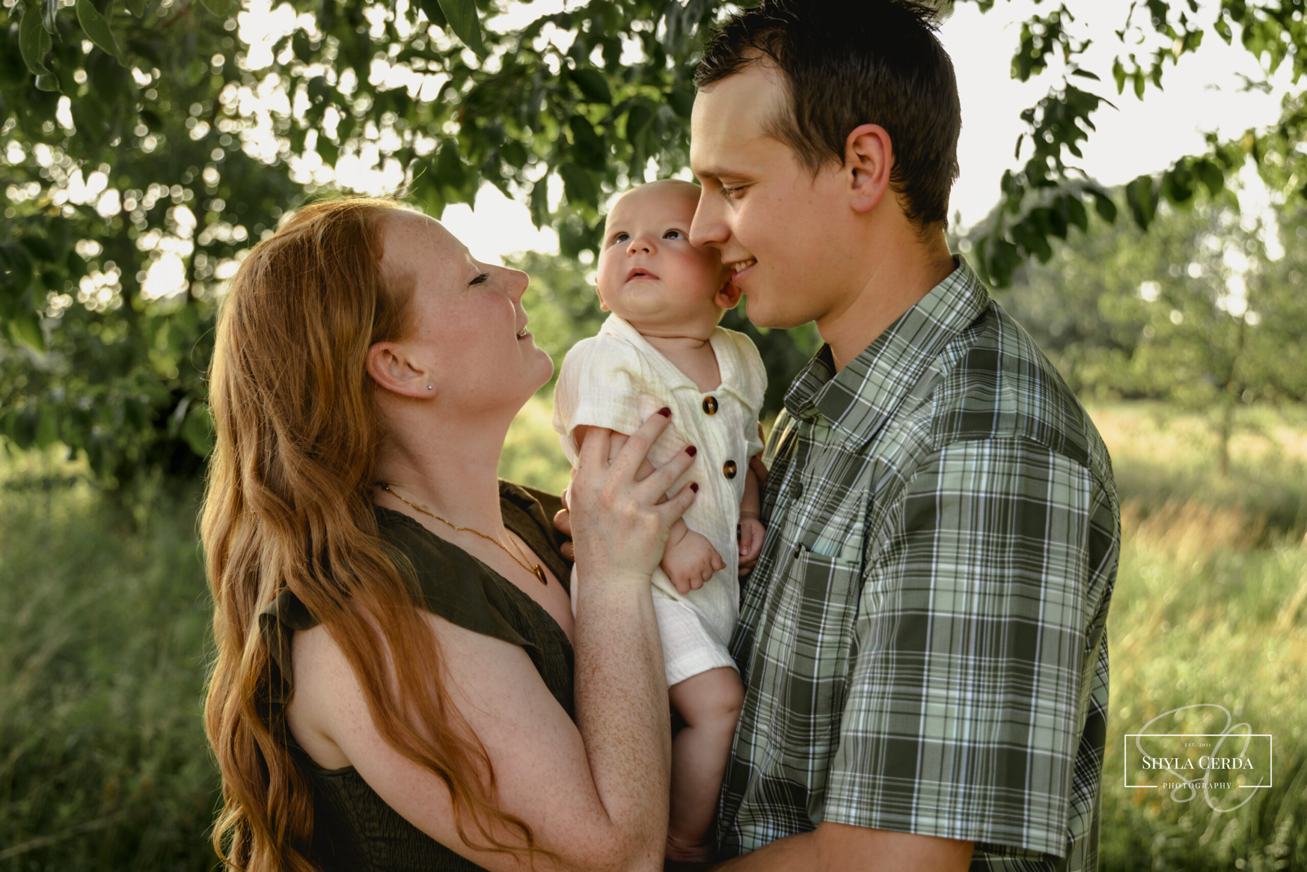 Troy Ohio family outdoor photoshoot