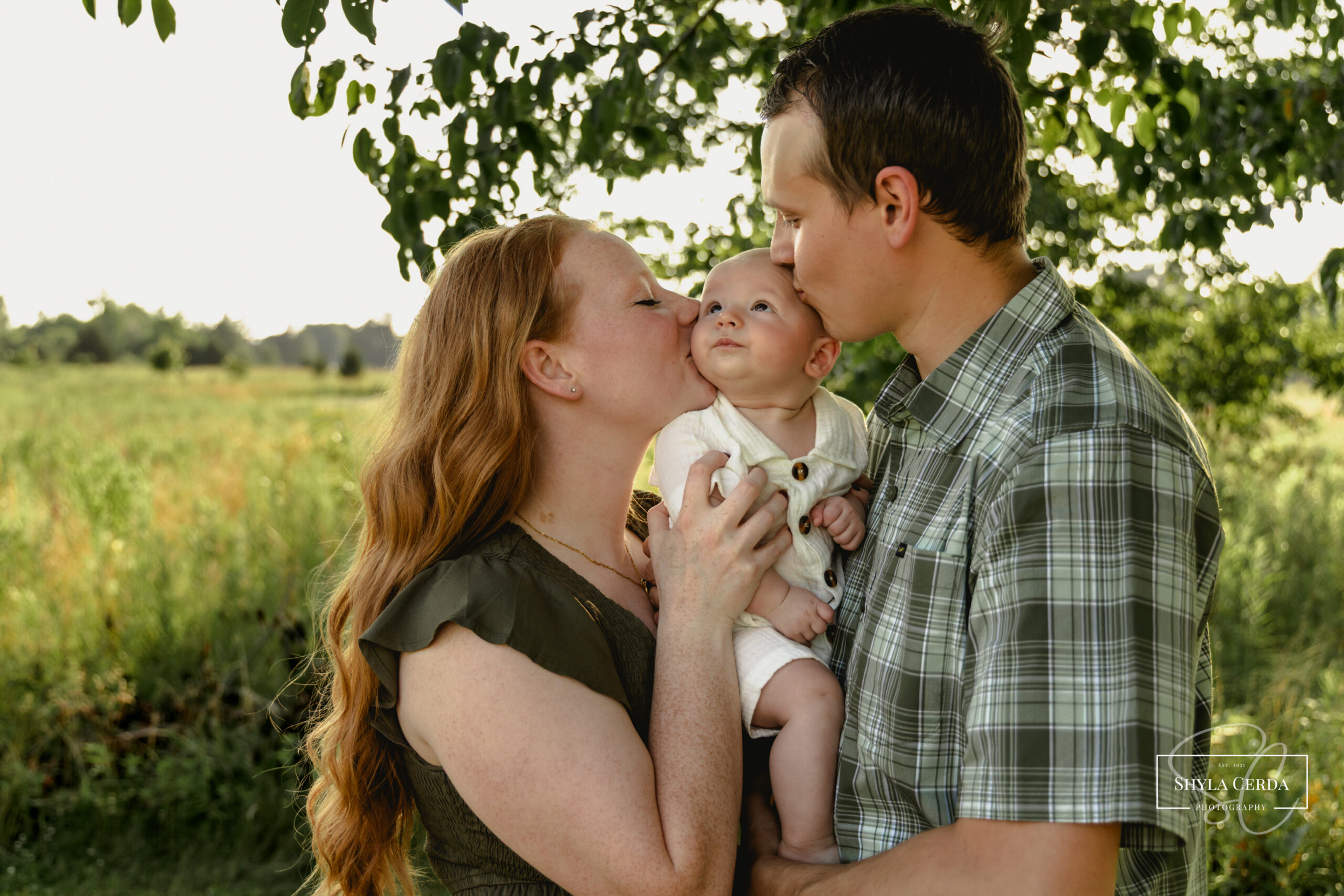 stress-free family photos in Troy Ohio park